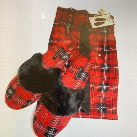 Victoria’s Secret Red Plaid Faux Fur Slippers Medium (7-8) - Picture 1 of 4